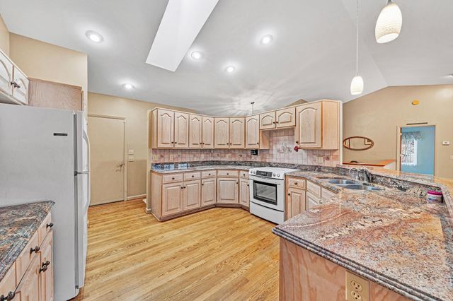 110 Club House DR, Moneta, VA 24121