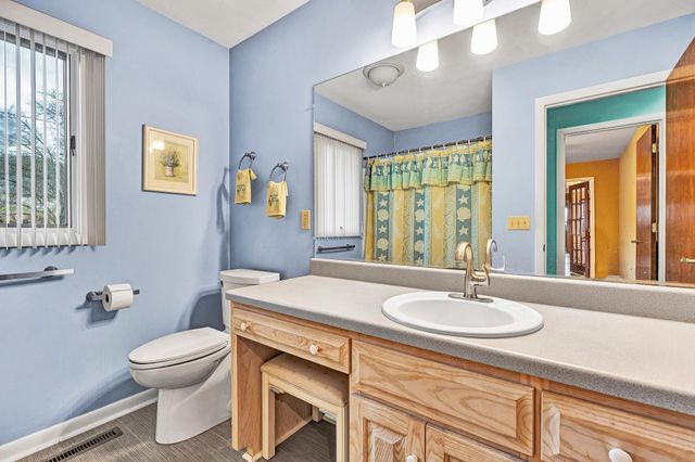 110 Club House DR, Moneta, VA 24121