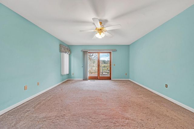 110 Club House DR, Moneta, VA 24121