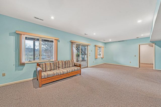 110 Club House DR, Moneta, VA 24121