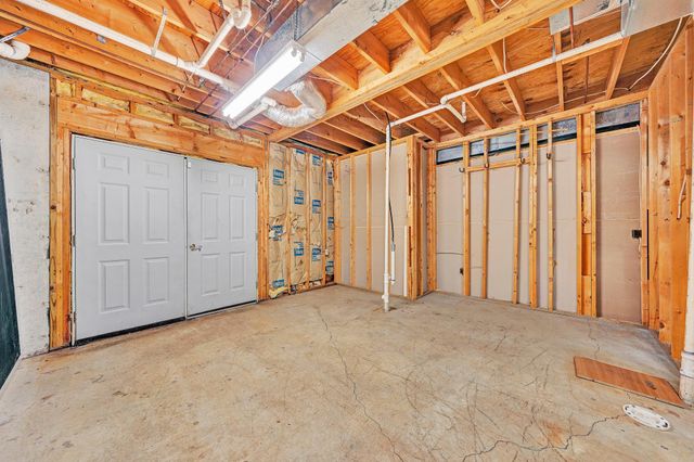 110 Club House DR, Moneta, VA 24121