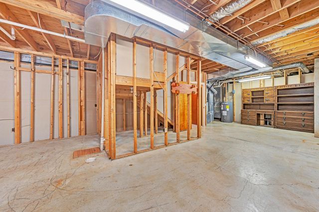 110 Club House DR, Moneta, VA 24121