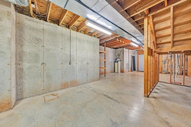 110 Club House DR, Moneta, VA 24121