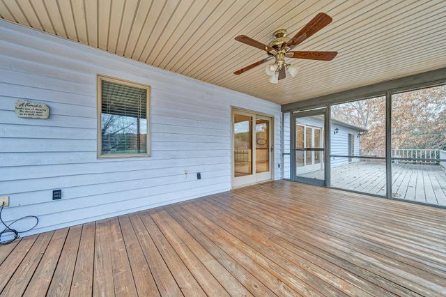 110 Club House DR, Moneta, VA 24121