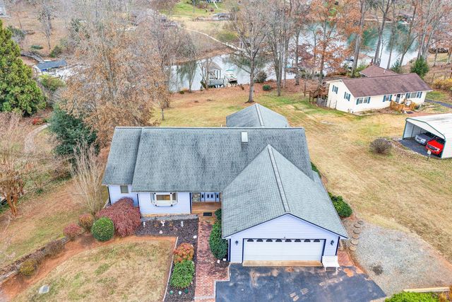 110 Club House DR, Moneta, VA 24121