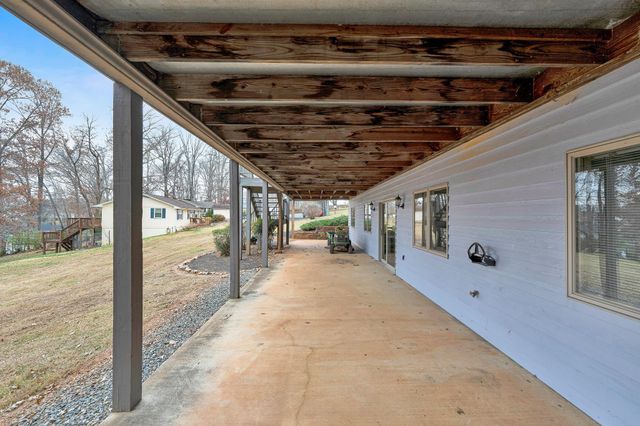 110 Club House DR, Moneta, VA 24121