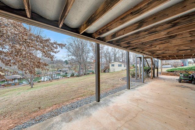 110 Club House DR, Moneta, VA 24121