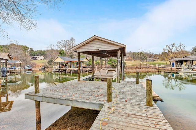 110 Club House DR, Moneta, VA 24121