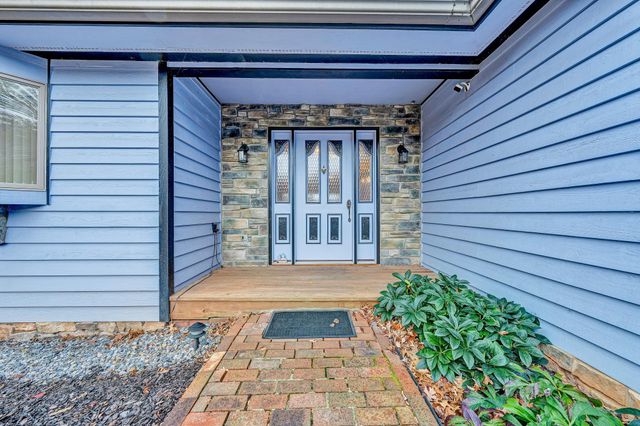 110 Club House DR, Moneta, VA 24121