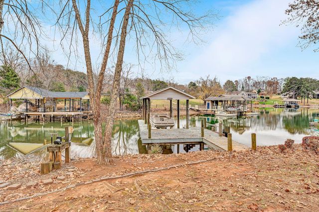 110 Club House DR, Moneta, VA 24121