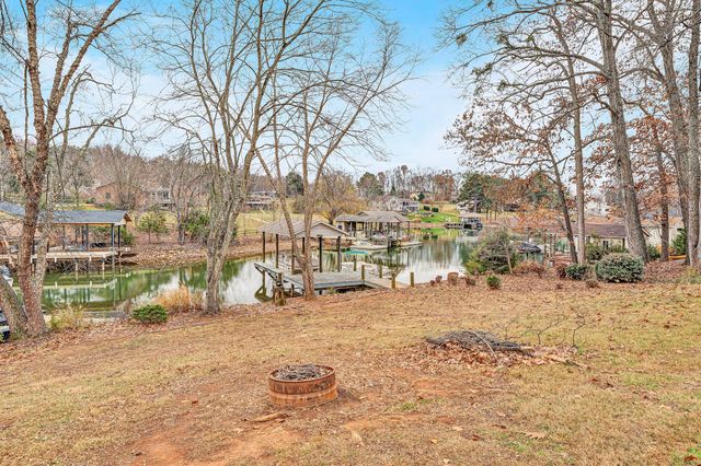 110 Club House DR, Moneta, VA 24121