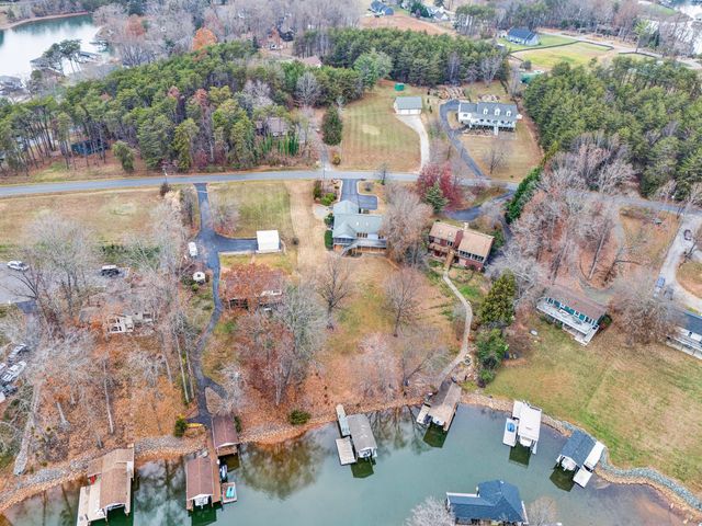 110 Club House DR, Moneta, VA 24121