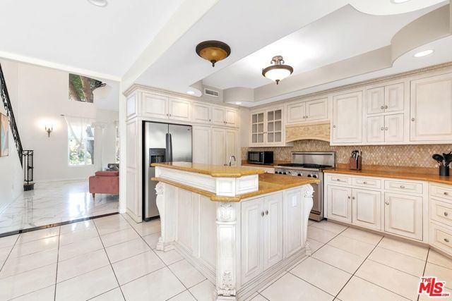 2339 S HOLT Avenue, Los Angeles, CA 90034