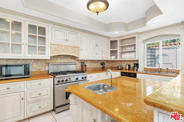 2339 S HOLT Avenue, Los Angeles, CA 90034