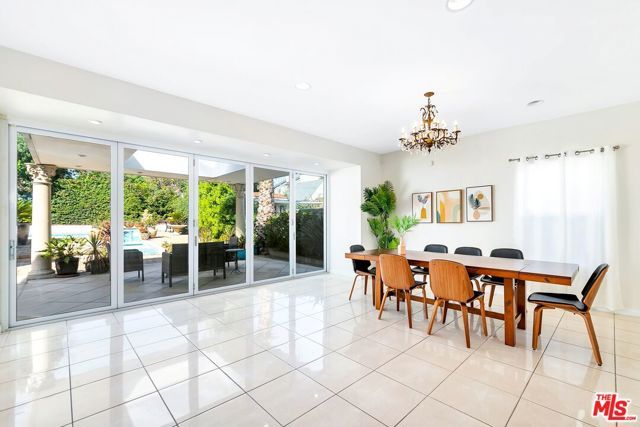 2339 S HOLT Avenue, Los Angeles, CA 90034