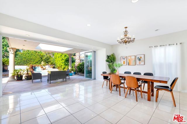 2339 S HOLT Avenue, Los Angeles, CA 90034