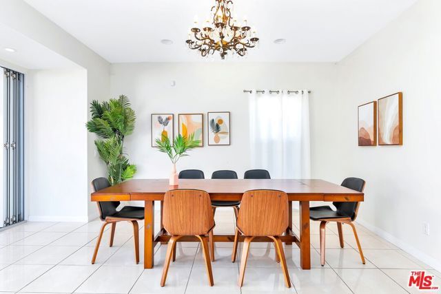 2339 S HOLT Avenue, Los Angeles, CA 90034