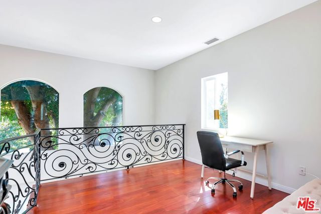 2339 S HOLT Avenue, Los Angeles, CA 90034