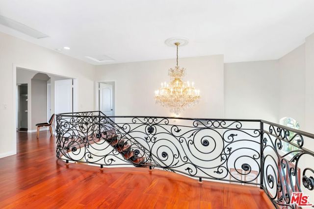 2339 S HOLT Avenue, Los Angeles, CA 90034