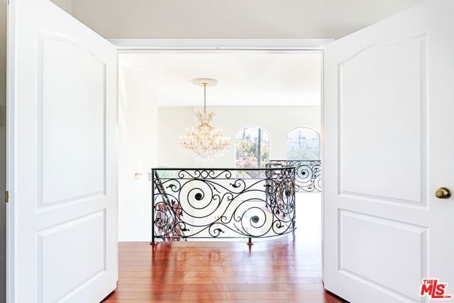 2339 S HOLT Avenue, Los Angeles, CA 90034