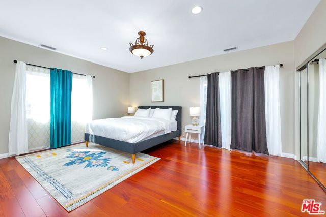 2339 S HOLT Avenue, Los Angeles, CA 90034