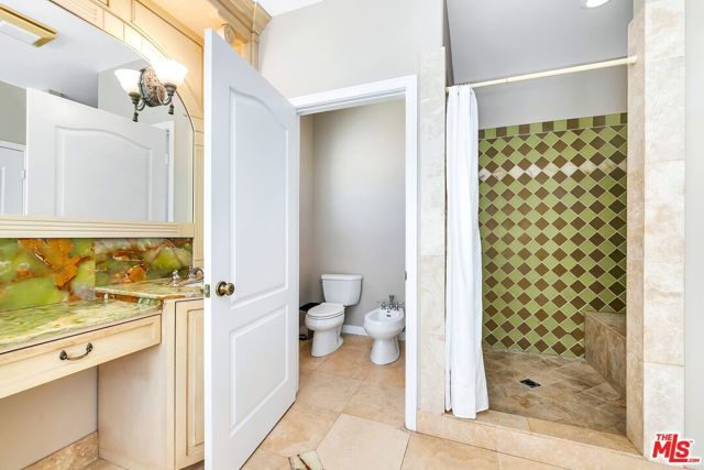 2339 S HOLT Avenue, Los Angeles, CA 90034