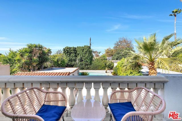2339 S HOLT Avenue, Los Angeles, CA 90034