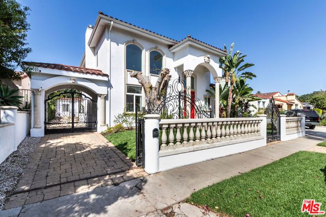 2339 S HOLT Avenue, Los Angeles, CA 90034