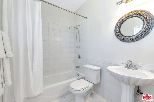 2339 S HOLT Avenue, Los Angeles, CA 90034