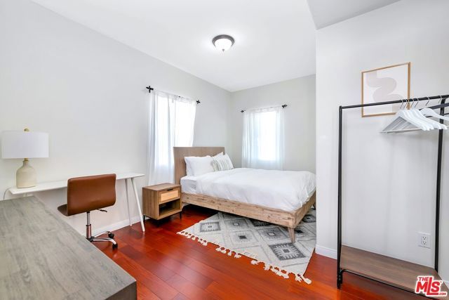 2339 S HOLT Avenue, Los Angeles, CA 90034