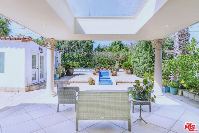 2339 S HOLT Avenue, Los Angeles, CA 90034