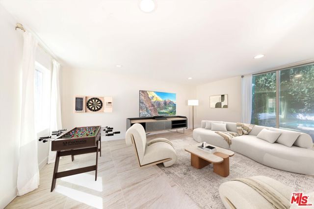 2339 S HOLT Avenue, Los Angeles, CA 90034