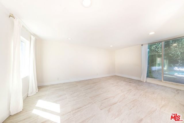 2339 S HOLT Avenue, Los Angeles, CA 90034
