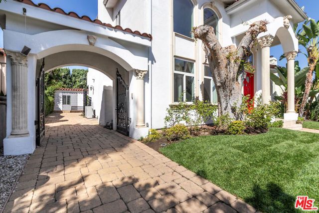 2339 S HOLT Avenue, Los Angeles, CA 90034