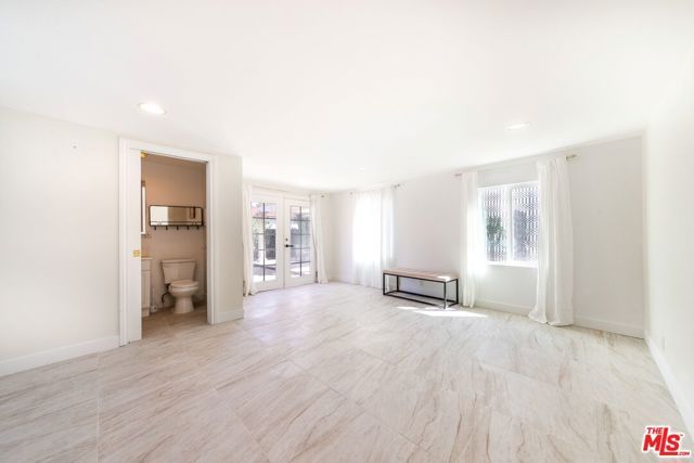 2339 S HOLT Avenue, Los Angeles, CA 90034