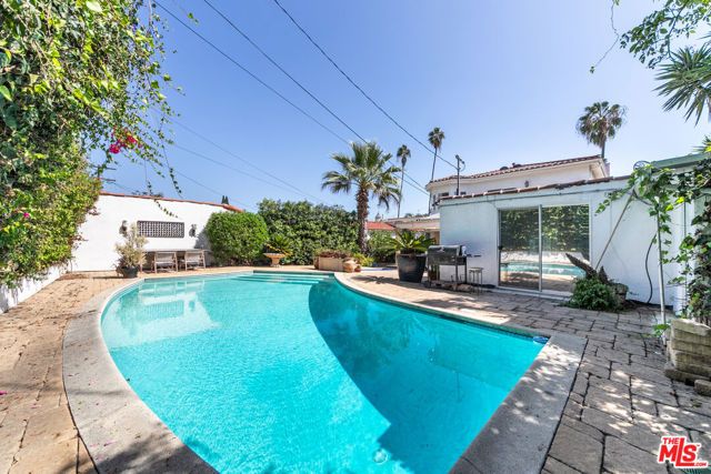 2339 S HOLT Avenue, Los Angeles, CA 90034
