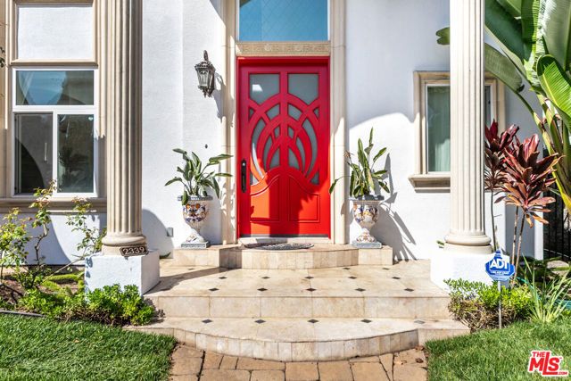 2339 S HOLT Avenue, Los Angeles, CA 90034