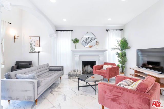 2339 S HOLT Avenue, Los Angeles, CA 90034