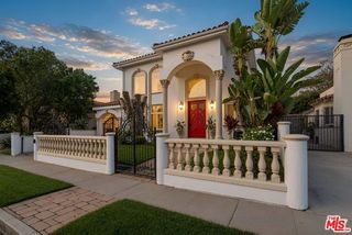 2339 S HOLT Avenue, Los Angeles, CA 90034