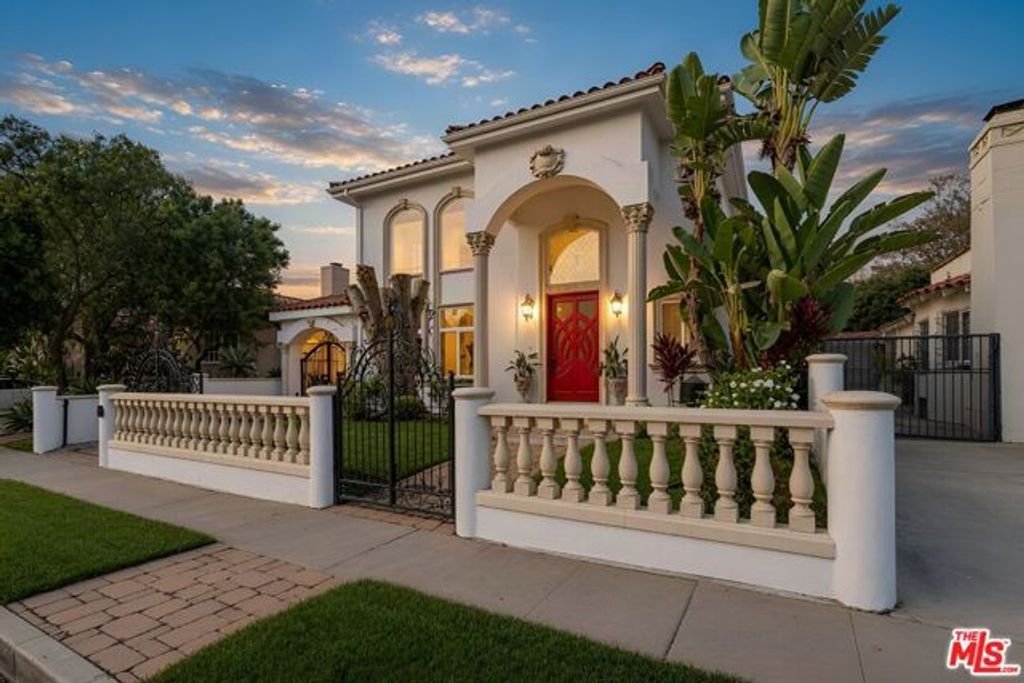 2339 S HOLT Avenue, Los Angeles, CA 90034