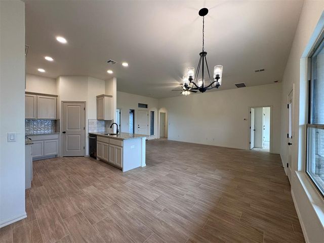 24955 Belmont Pass, Cashion, OK 73016