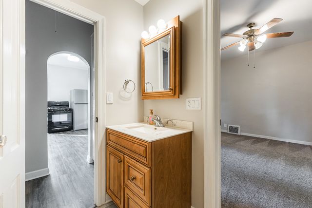 113 Elm Street B, Elgin, IL 60123