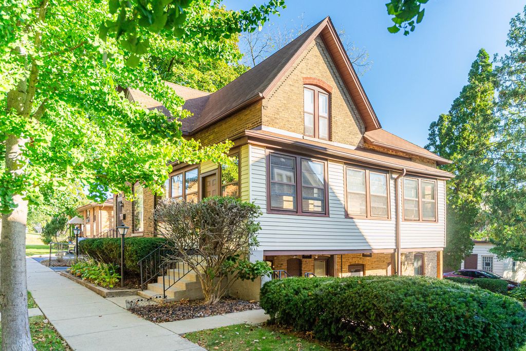 113 Elm Street B, Elgin, IL 60123