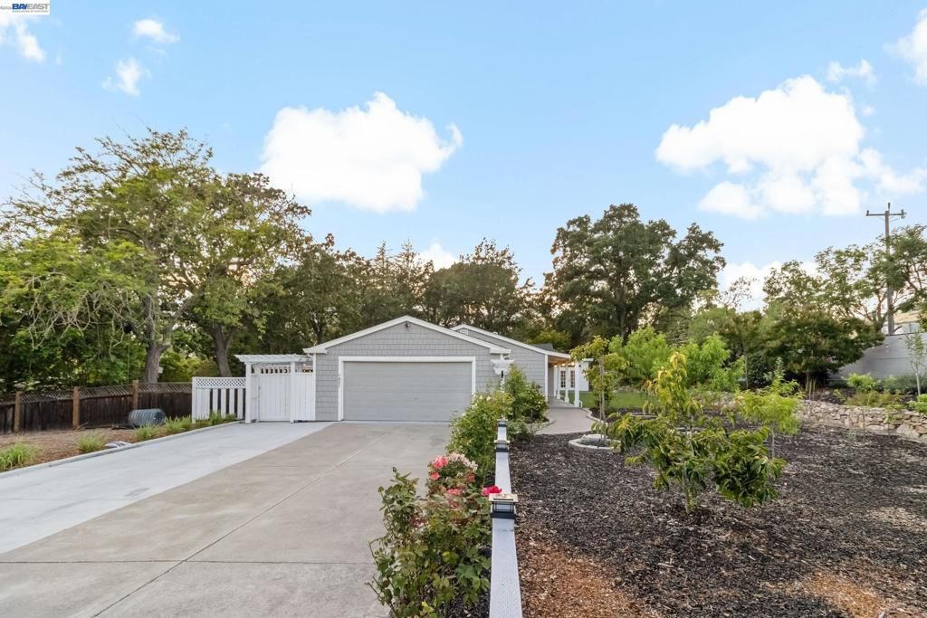 Image 1 of property listing at 1021 Scots Ln, Walnut Creek, CA 94596