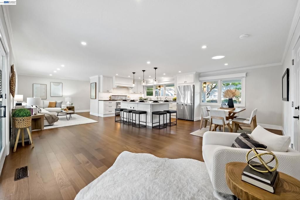 Image 14 of property listing at 1021 Scots Ln, Walnut Creek, CA 94596