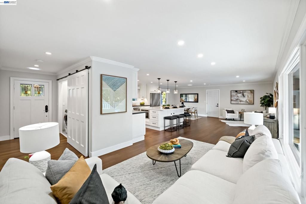Image 15 of property listing at 1021 Scots Ln, Walnut Creek, CA 94596