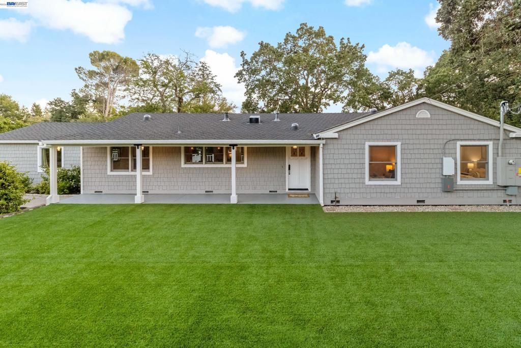 Image 3 of property listing at 1021 Scots Ln, Walnut Creek, CA 94596