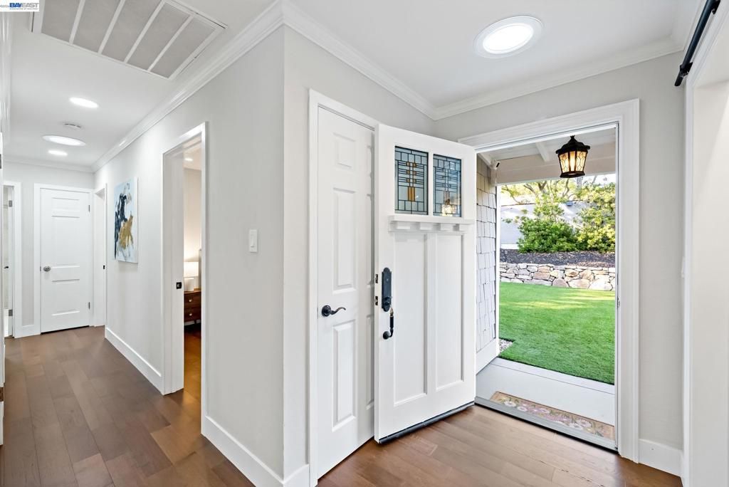 Image 31 of property listing at 1021 Scots Ln, Walnut Creek, CA 94596