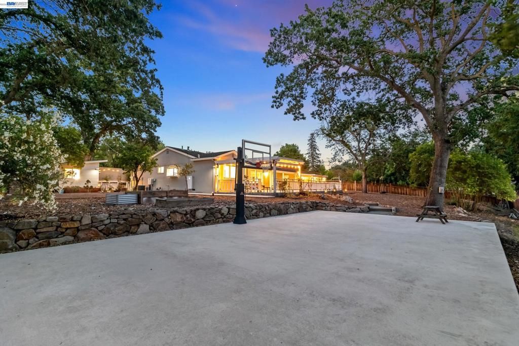 Image 62 of property listing at 1021 Scots Ln, Walnut Creek, CA 94596