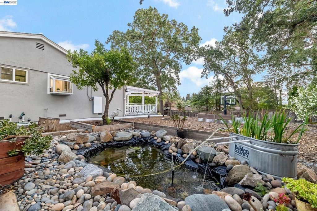 Image 78 of property listing at 1021 Scots Ln, Walnut Creek, CA 94596